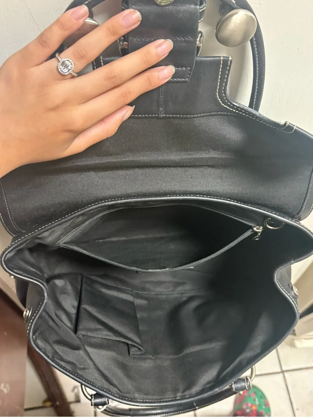 Authentic 2008 coach soho bag in black leather